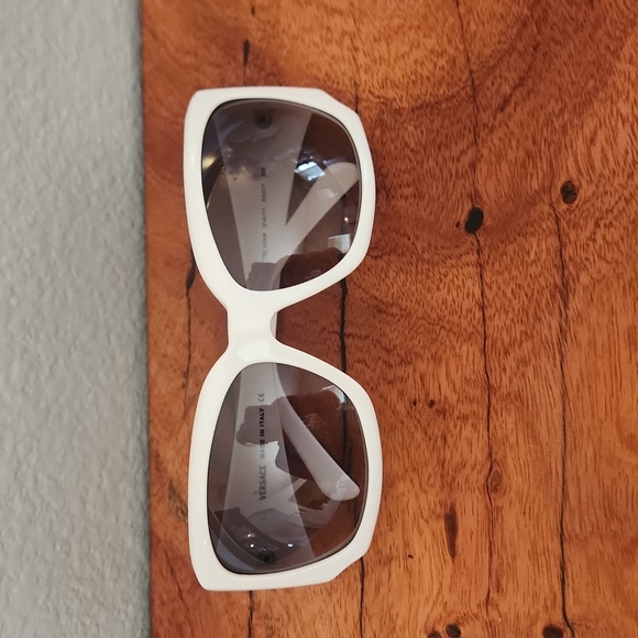 Vintage Y2K Versace Model 4049 Sunglasses - Picture 2 of 9